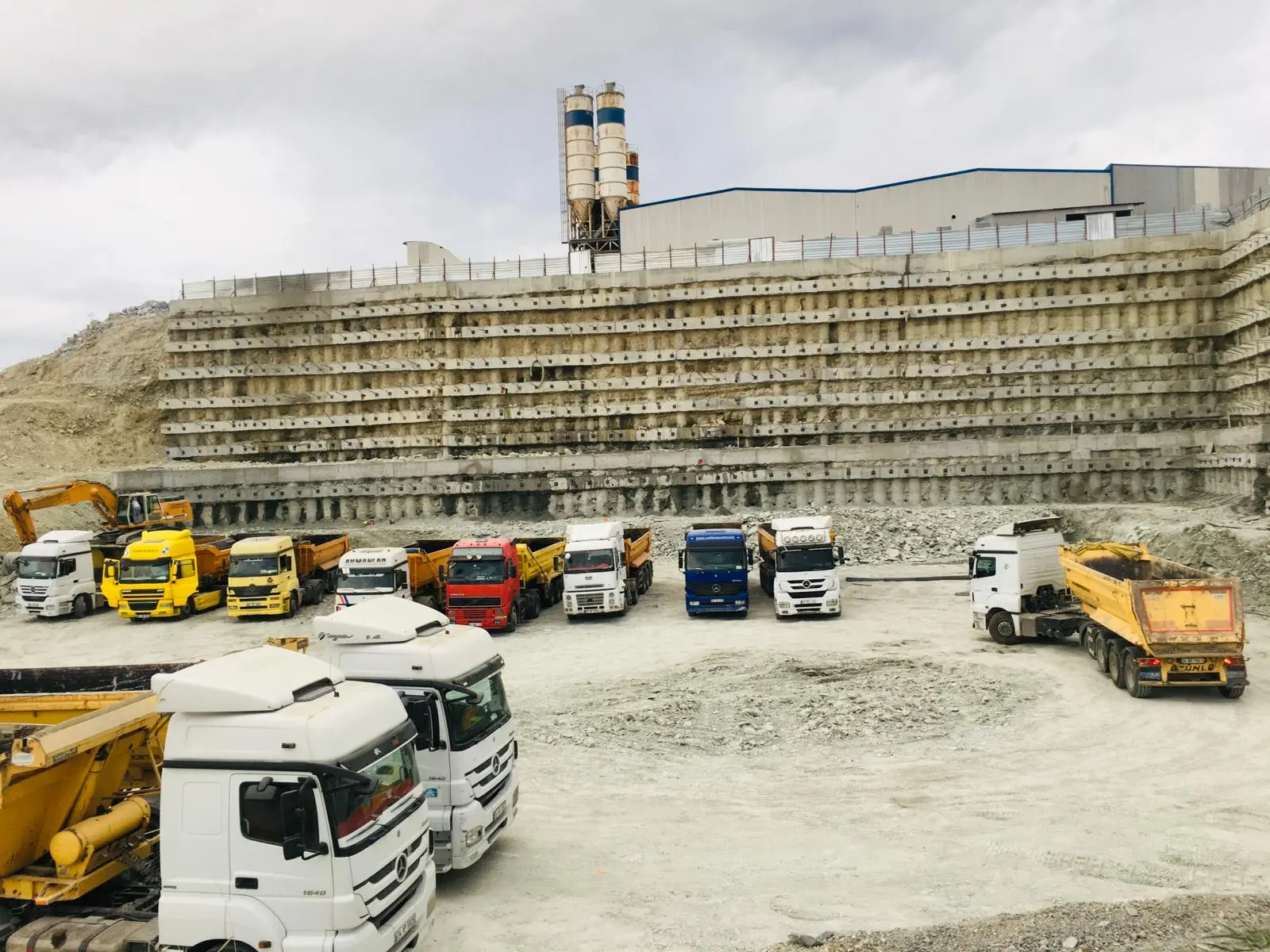 Bina temel hafriyatı çalışması